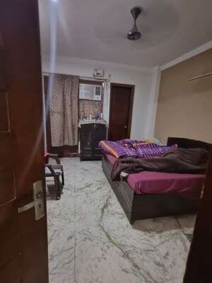 Bedroom in 3 BHK Builder Floor at Sector 46 – for Rent