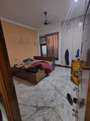 Bedroom in 3 BHK Builder Floor at Sector 46 – for Rent
