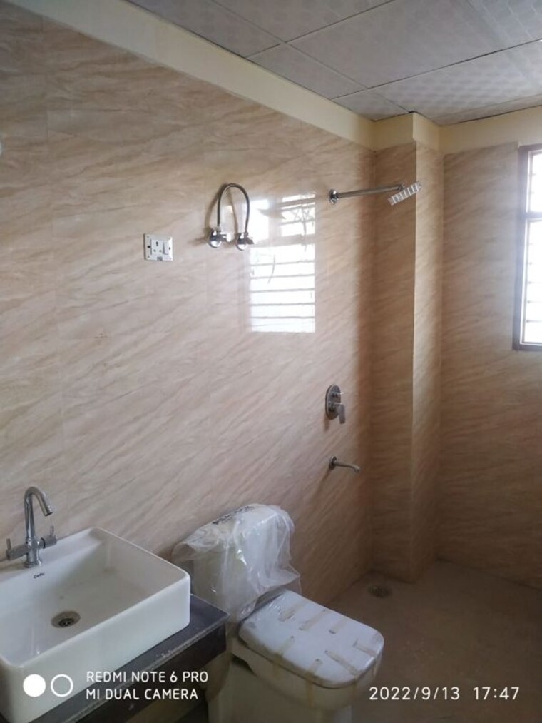 Bathroom, sector 46 3 Bedroom 1500 Sq.Ft. Builder Floor In Sector 46 Gurgaon 10166422
