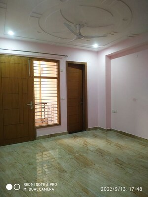 Room in 3 BHK Builder Floor at Sector 46 – for Rent