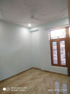 Room in 3 BHK Builder Floor at Sector 46 – for Rent
