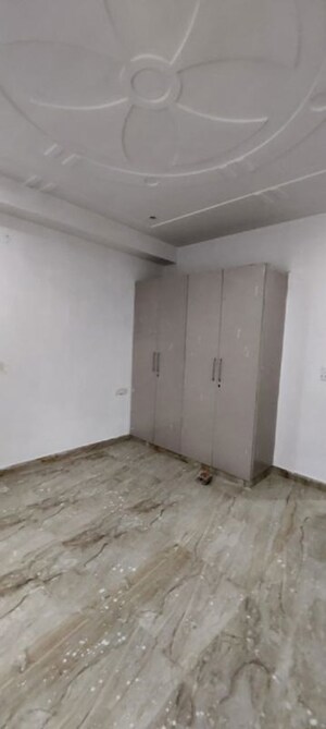 Room in 3 BHK Builder Floor at Sector 46 – for Rent