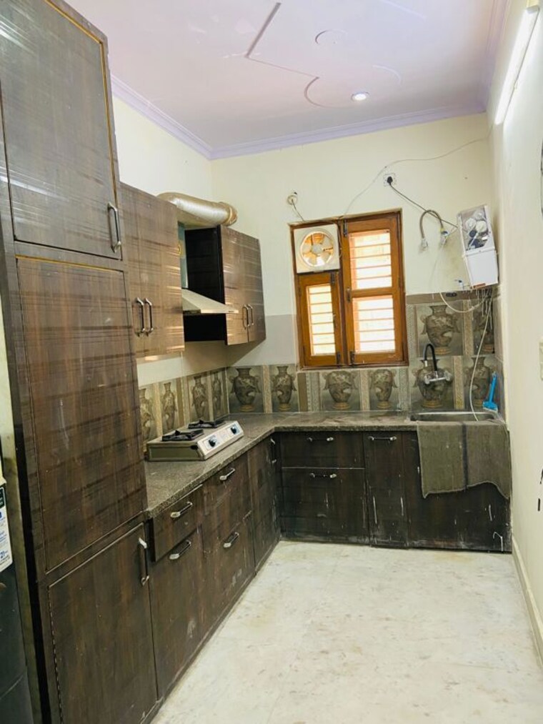 Kitchen, sector 46 3 Bedroom 1750 Sq.Ft. Builder Floor In Sector 46 Gurgaon 10166409