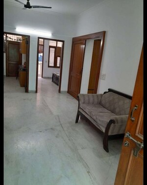 Room in 2 BHK Builder Floor at Sector 46 – for Rent