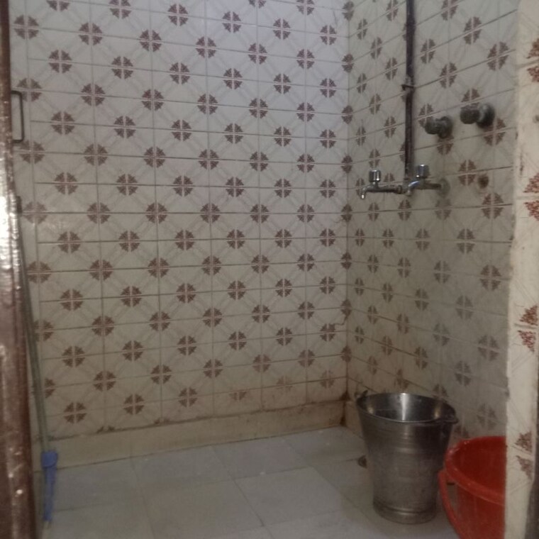 Bathroom, mukherjee nagar 1 Bedroom 180 Sq.Ft. Builder Floor In Mukherjee Nagar Delhi 10166430