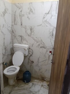 1 RkBuilder Floor For Rent in Outram Lines