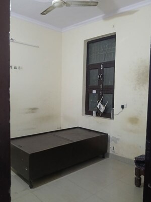 Room in 1 BHK Builder Floor at Hakikat Nagar – for Rent
