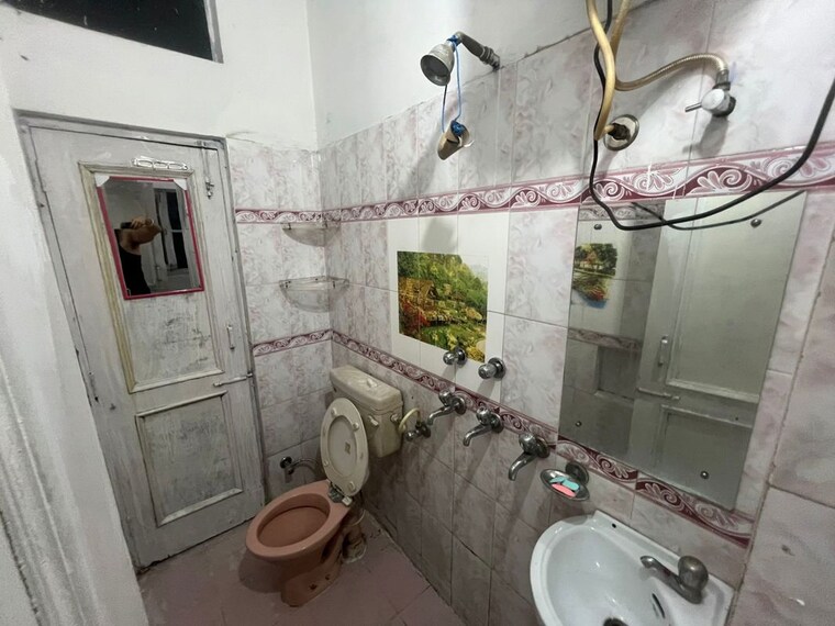 Bathroom, sector 37 2 Bedroom 800 Sq.Ft. Builder Floor In Sector 37 Chandigarh 10166438