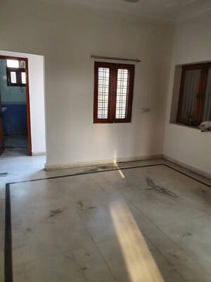 Room in 3 BHK Builder Floor at Sector 46 – for Rent