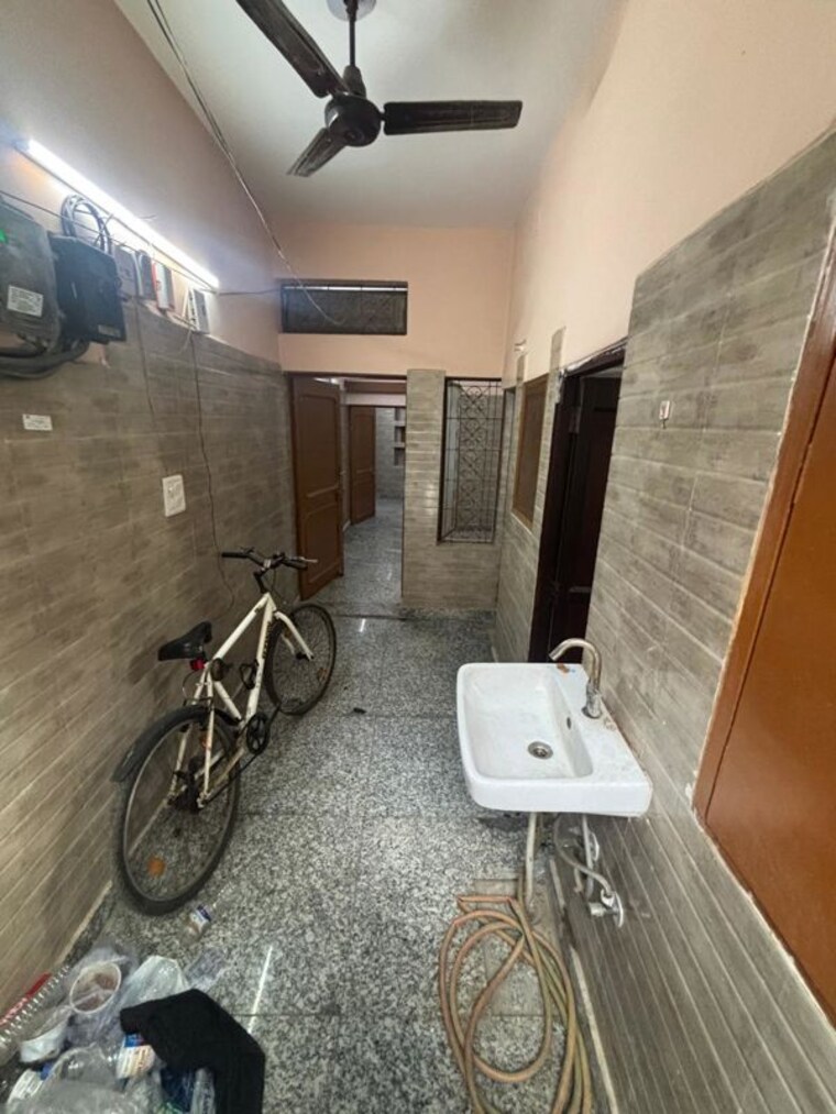  Parking, outram lines 1.5 Bedroom 650 Sq.Ft. Builder Floor In Outram Lines Delhi 10166441