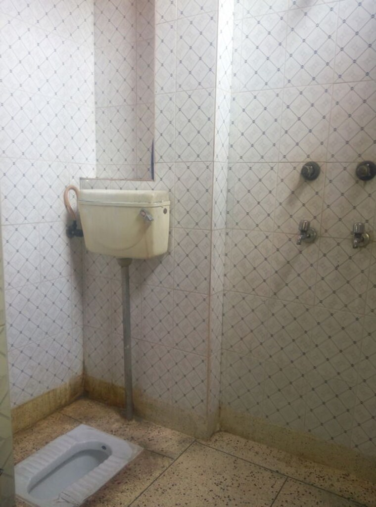 Bathroom, outram lines 2 Bedroom 720 Sq.Ft. Builder Floor In Outram Lines Delhi 10166443