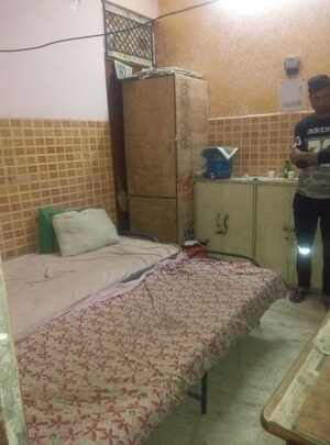 Bedroom in 2 BHK Builder Floor at Outram Lines – for Rent