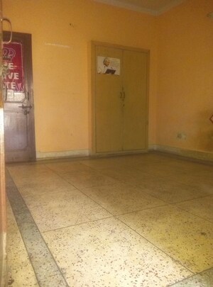 Room in 2 BHK Builder Floor at Outram Lines – for Rent