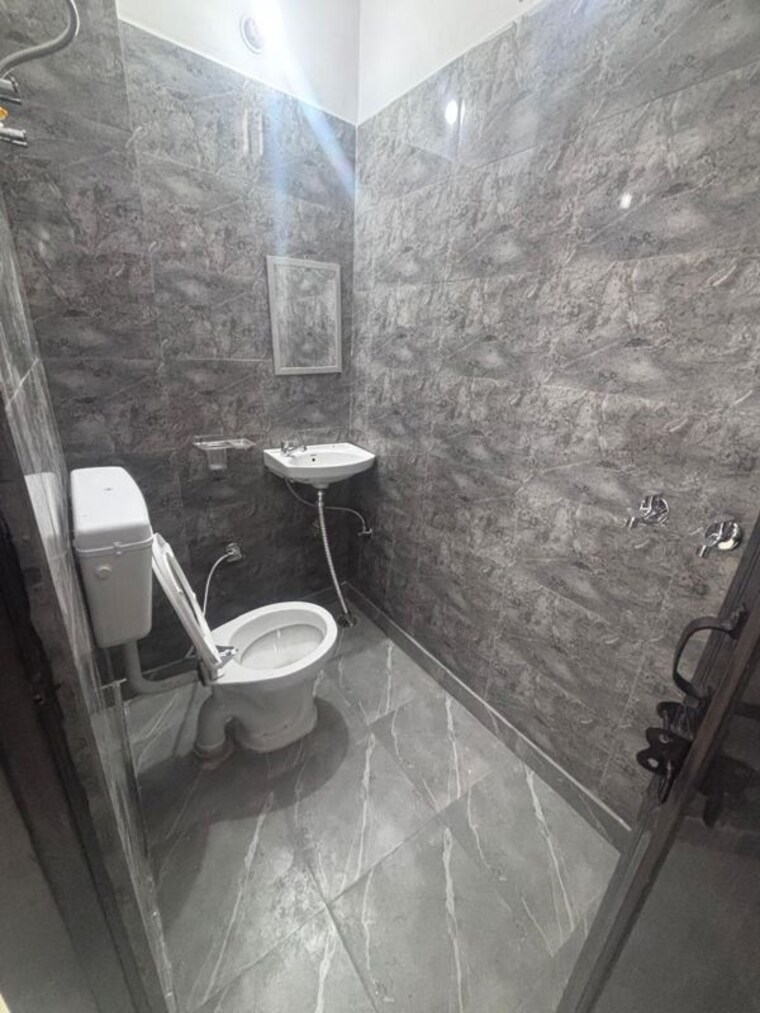 Bathroom, hakikat nagar 1 RK 220 Sq.Ft. Builder Floor In Hakikat Nagar Delhi 10166445