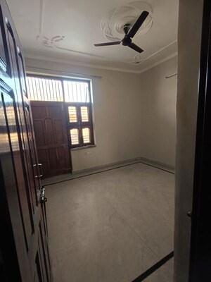 Room in 2 BHK Builder Floor at Sector 46 – for Rent