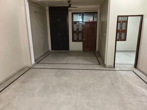 Room in 2 BHK Builder Floor at Sector 46 – for Rent