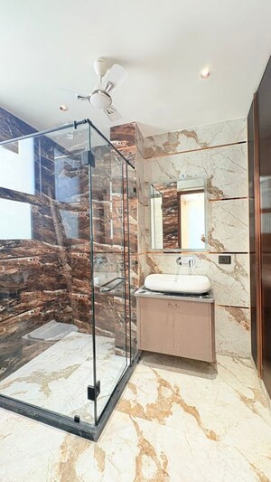 Bathroom in 4 BHK Builder Floor at BPTP Green Oaks, Sector 70a – for Sale