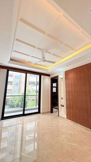 Room in 4 BHK Builder Floor at BPTP Green Oaks, Sector 70a – for Sale