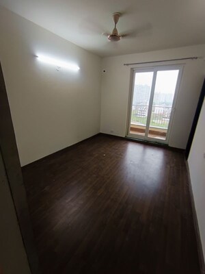 Room in 3 BHK Apartment at BPTP Discovery Park, Sector 80 – for Rent