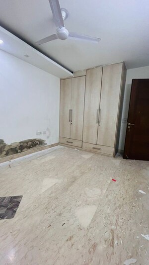 Room in 3 BHK Builder Floor at Malviya Nagar – for Rent