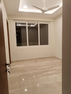 Room in 3 BHK Apartment at Ambience Creacions, Sector 22 – for Rent