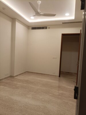 Room in 4 BHK Apartment at Ambience Creacions, Sector 22 – for Rent