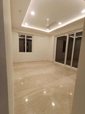 Room in 4 BHK Apartment at Ambience Creacions, Sector 22 – for Rent