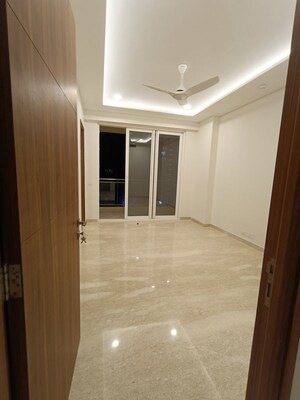 Room in 4 BHK Apartment at Ambience Creacions, Sector 22 – for Rent