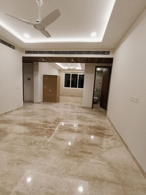 Room in 4 BHK Apartment at Ambience Creacions, Sector 22 – for Rent