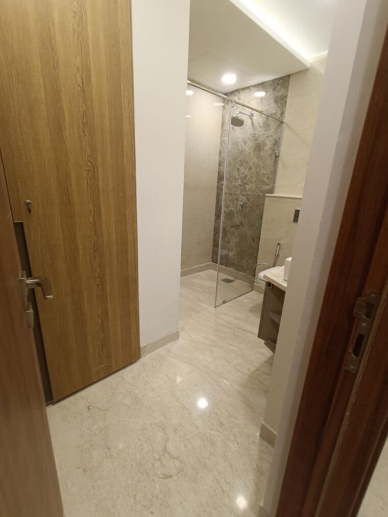Bathroom, ambience-creacions 4 Bedroom 3975 Sq.Ft. Apartment In Sector 22 Gurgaon 10166468