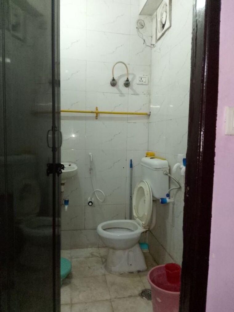 Bathroom, nawada 1 Bedroom 650 Sq.Ft. Builder Floor In Nawada Delhi 10166483
