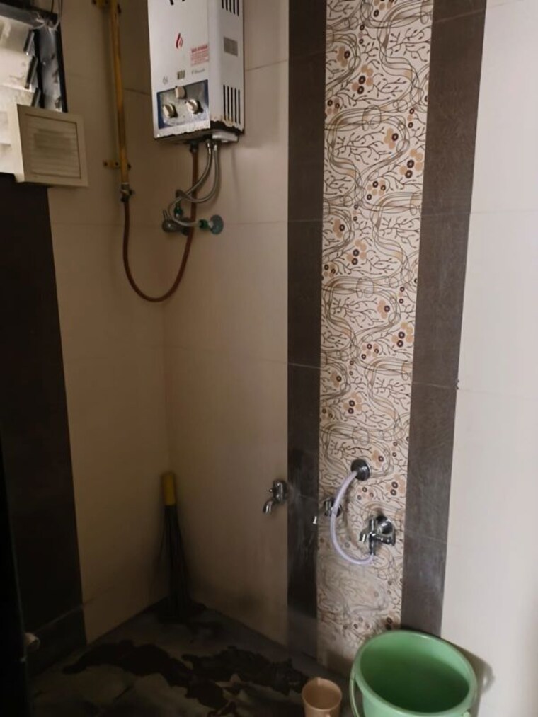 undefined, adajan 3 Bedroom 1200 Sq.Ft. Apartment In Adajan Surat 10121745