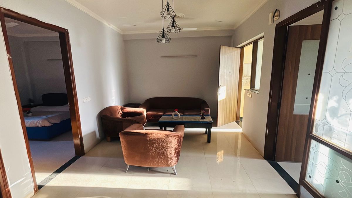 3 BHK + Servant Room,Extra Room Builder Floor For Rent in Sector 42