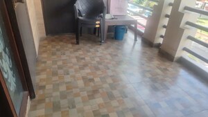 Parking in 2 BHK Builder Floor at Sector 35 – for Rent