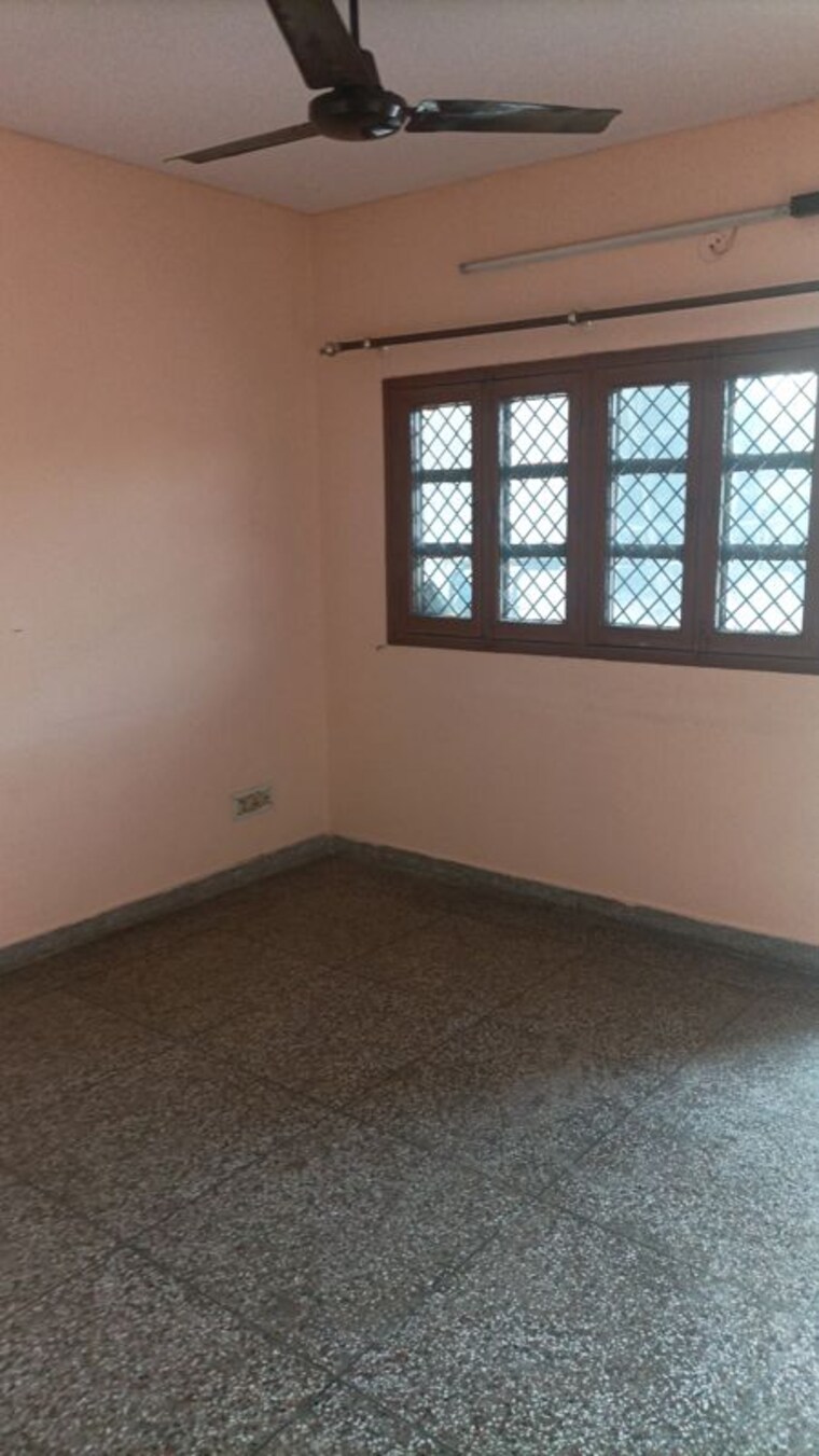 Room, tulip-mall 2 Bedroom 950 Sq.Ft. Independent House In Sector 46 Noida 10166537