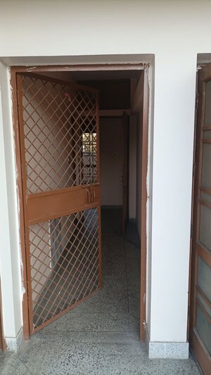 Bathroom in 2 BHK Independent House at Tulip Mall, Sector 46 – for Rent