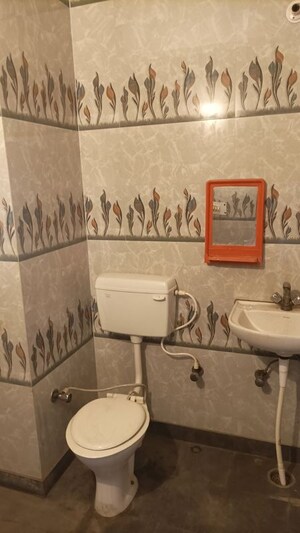 Team Area in 2 BHK Independent House at Tulip Mall, Sector 46 – for Rent