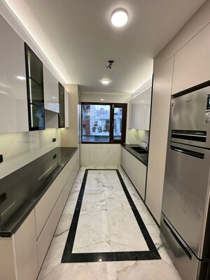 Kitchen in 3 BHK Builder Floor at Unitech South City 1, South City 1 – for Rent