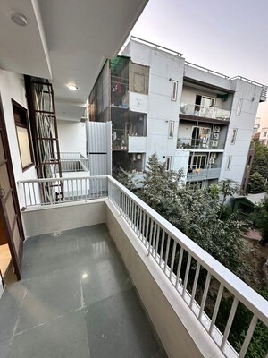 Balcony in 3 BHK Builder Floor at Unitech South City 1, South City 1 – for Rent