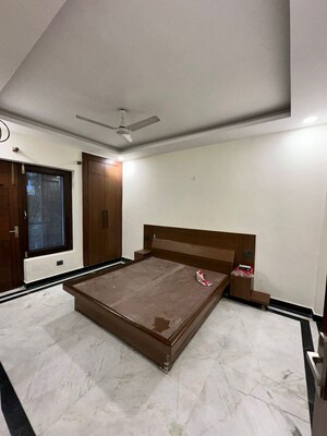 Bedroom in 3 BHK Builder Floor at Unitech South City 1, South City 1 – for Rent