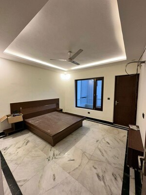 Master Bedroom in 3 BHK Builder Floor at Unitech South City 1, South City 1 – for Rent