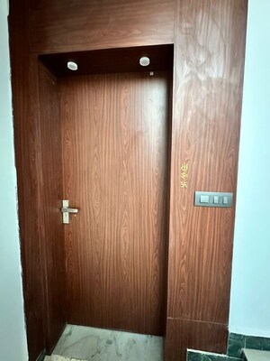  3 BHK Builder Floor at Unitech South City 1, South City 1 – for Rent