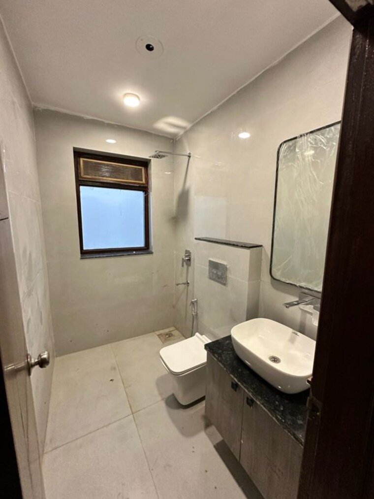 Bathroom, unitech-south-city-1 3 Bedroom 2500 Sq.Ft. Builder Floor In South City 1 Gurgaon 10166557