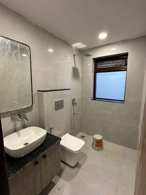 Attached Bathroom in 3 BHK Builder Floor at Unitech South City 1, South City 1 – for Rent