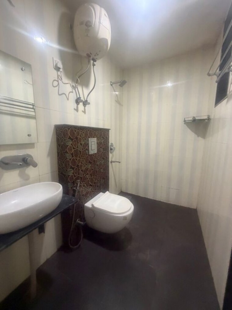 Bathroom, sector 15 1 Bedroom 500 Sq.Ft. Builder Floor In Sector 15 Gurgaon 10166562