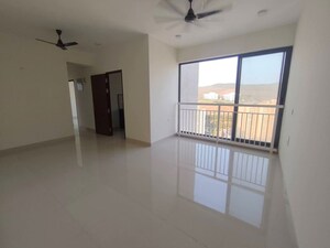 Room in 2 BHK Apartment at Dynamix Divum, Malad East – for Rent