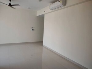 Room in 2 BHK Apartment at Dynamix Divum, Malad East – for Rent