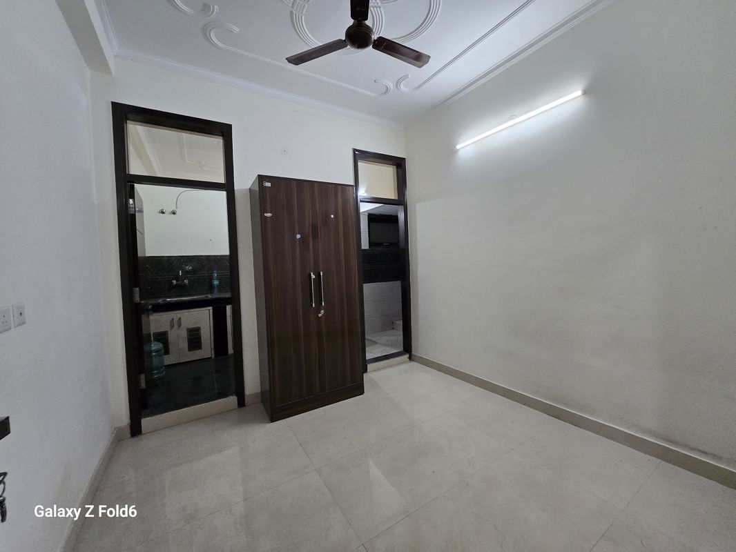 1 Rk+ Servant Room Apartment For Rent in Chattarpur