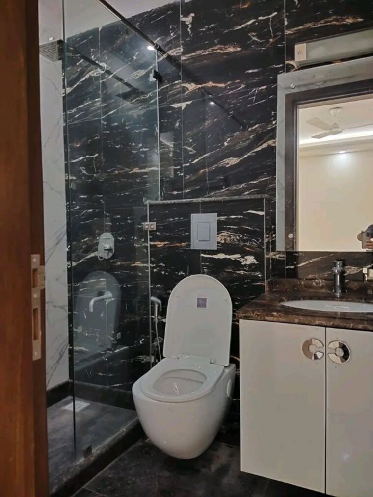 Bathroom, palm-residency-chhatarpur 3 Bedroom 1500 Sq.Ft. Builder Floor In Chattarpur Delhi 10166580