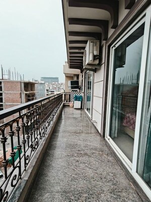 Balcony in 2 BHK Builder Floor at Sector 42 – for Rent